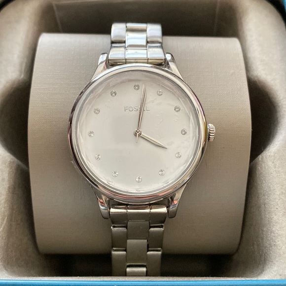 Women’s Fossil Watch - Picture 2 of 11